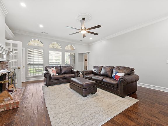 5th image of 1010 Westgate Dr