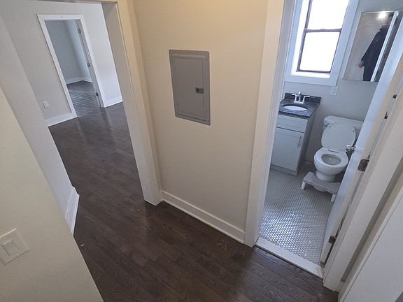 Previously renovated 2Br/1Bath (3rd Floor)