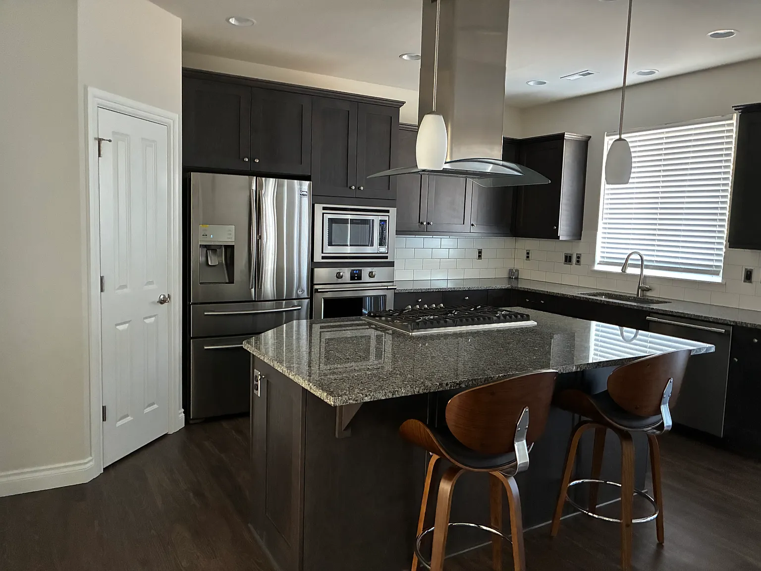 4 bed, 3310 sqft, $5,000 — Photo 2