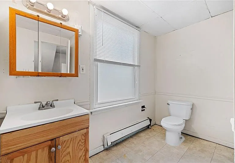 209 E Meyers St — Photo 10