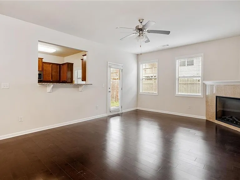 371 Franklin Ln — Photo 3