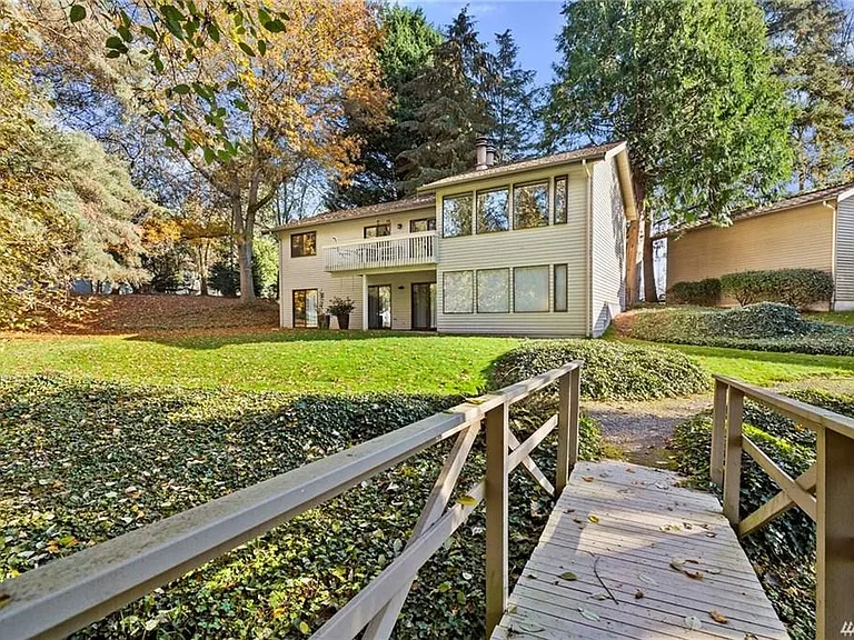 1106 Bellefield Park Ln — Photo 2