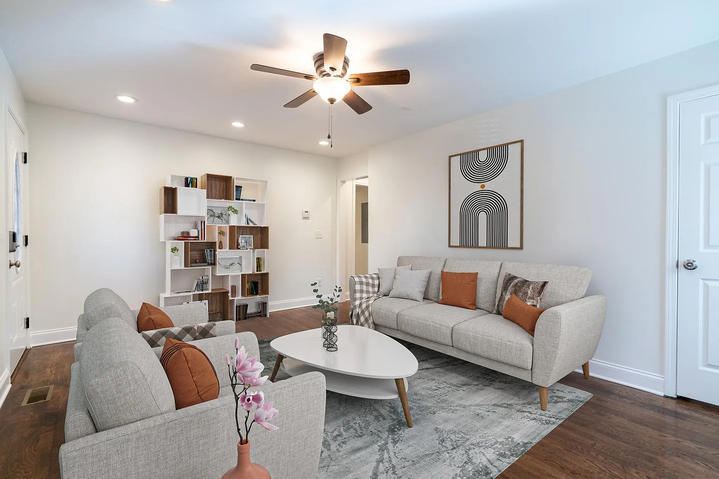 Stylishly updated East Atlanta home by EAV attractions — Photo 2