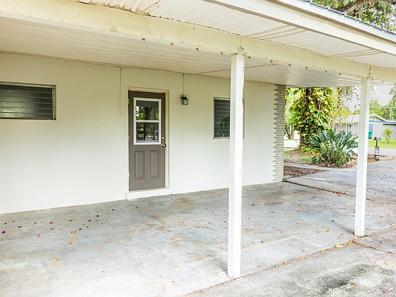 4th image of 809 SE 10th Street