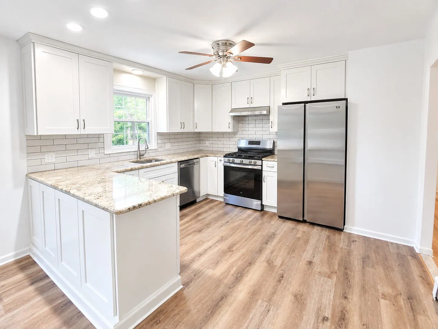 3 bed, 1.0 bath, 1400 sqft, $4,000 — Photo 4