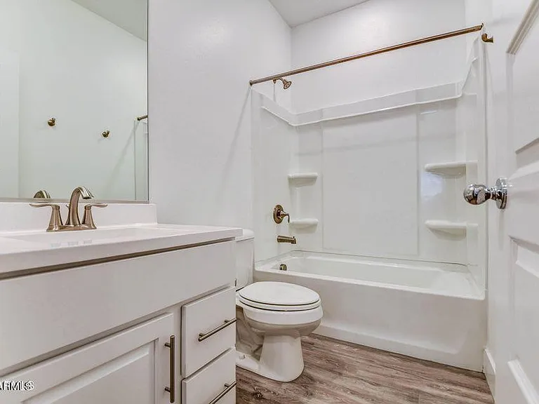 5112 S 117th Ave — Photo 15
