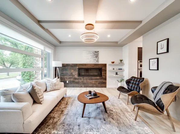 9625 101st St NW, Edmonton, AB T5K 0W7