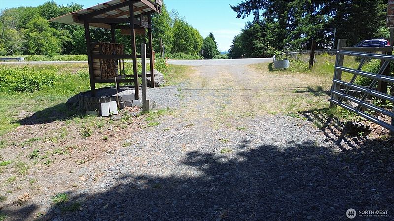 2nd image of 306558 Highway 101
