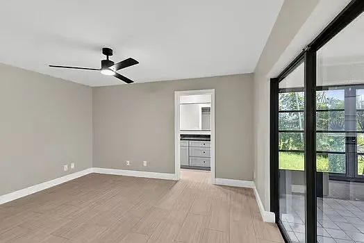 4836 Marine Dr — Photo 26