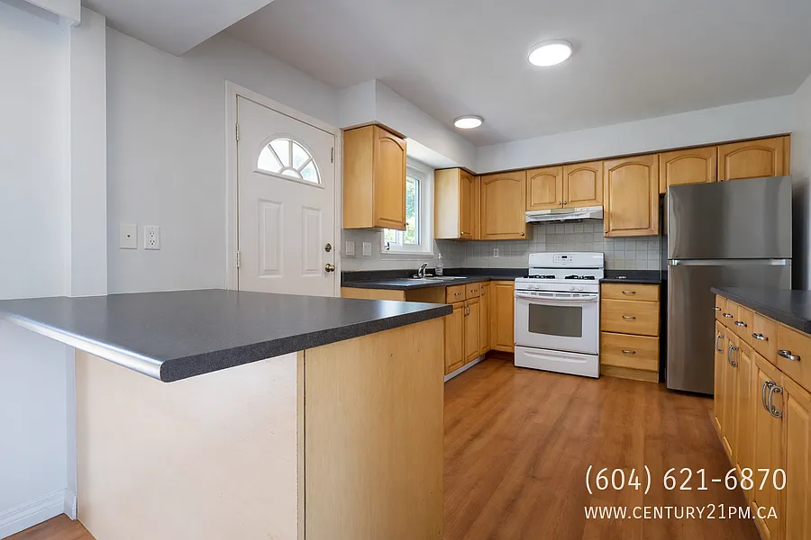 3 bed, 1.0 bath, 1118 sqft, $2,300 — Photo 4