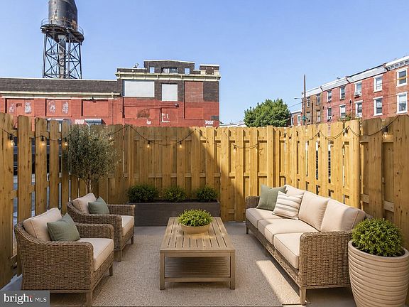 3rd image of 2040 E Susquehanna Ave