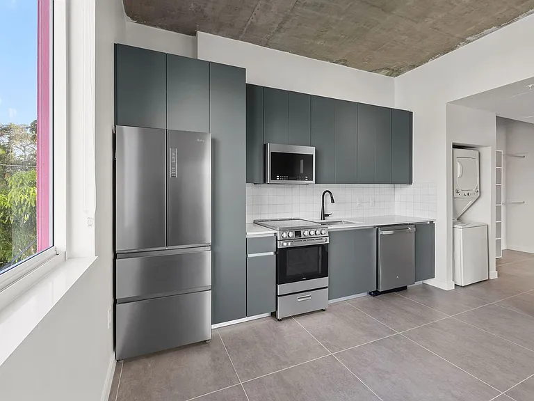 315 NW 32nd St — Photo 32