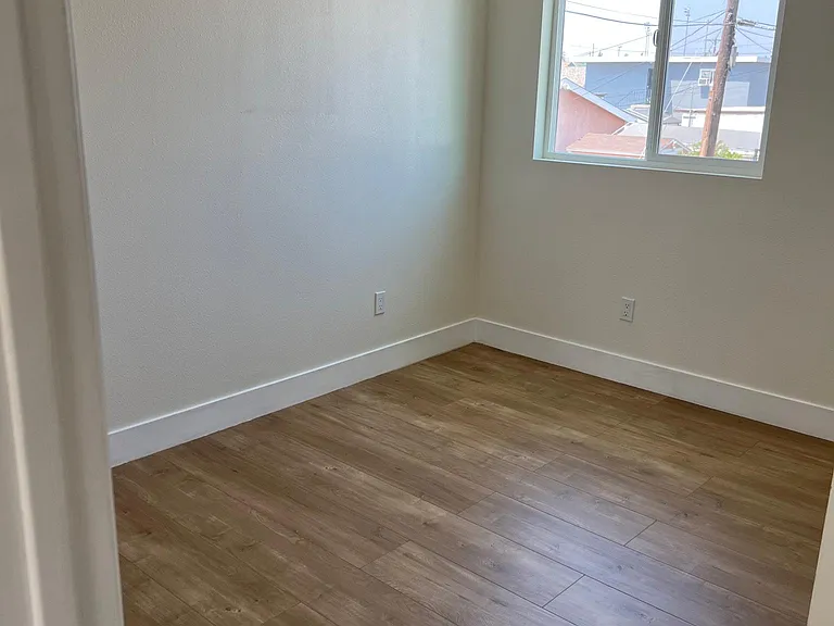 8731 S Figueroa St #8733-1/2 — Photo 17