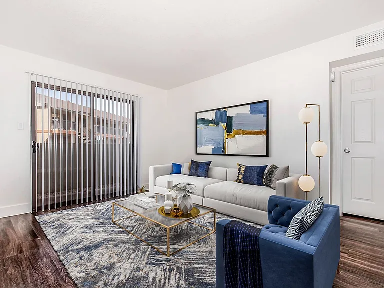 Tesoro Apartments — Photo 42