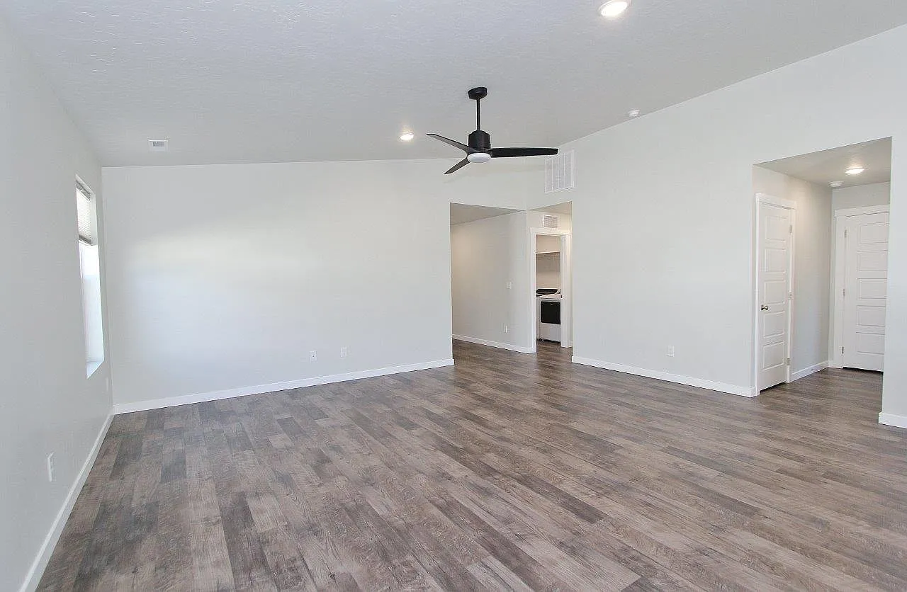 4 bed, 1860 sqft, $2,600 — Photo 4