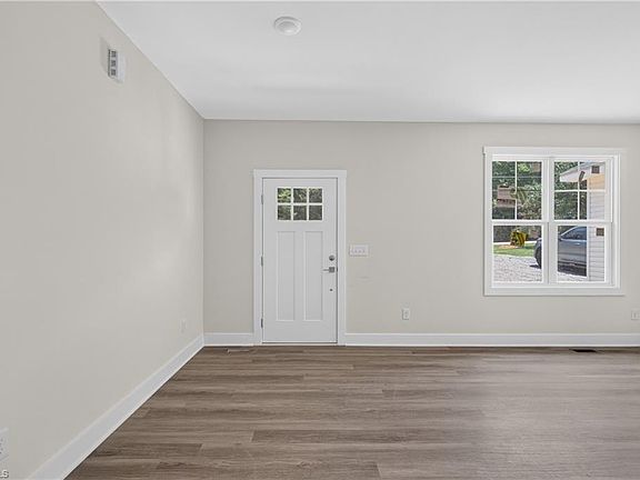 4th image of 391 Needmore Rd