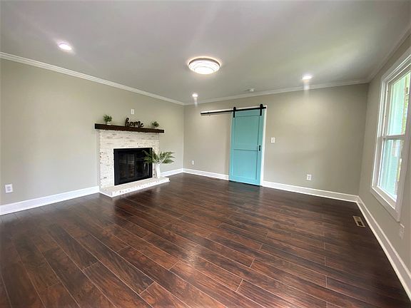 5th image of 3521 Westmont Dr
