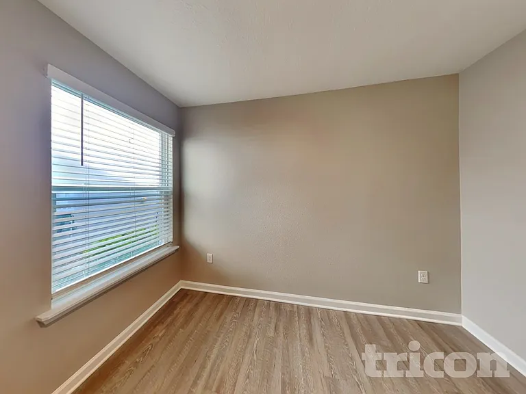 470 Chandler Dr — Photo 15