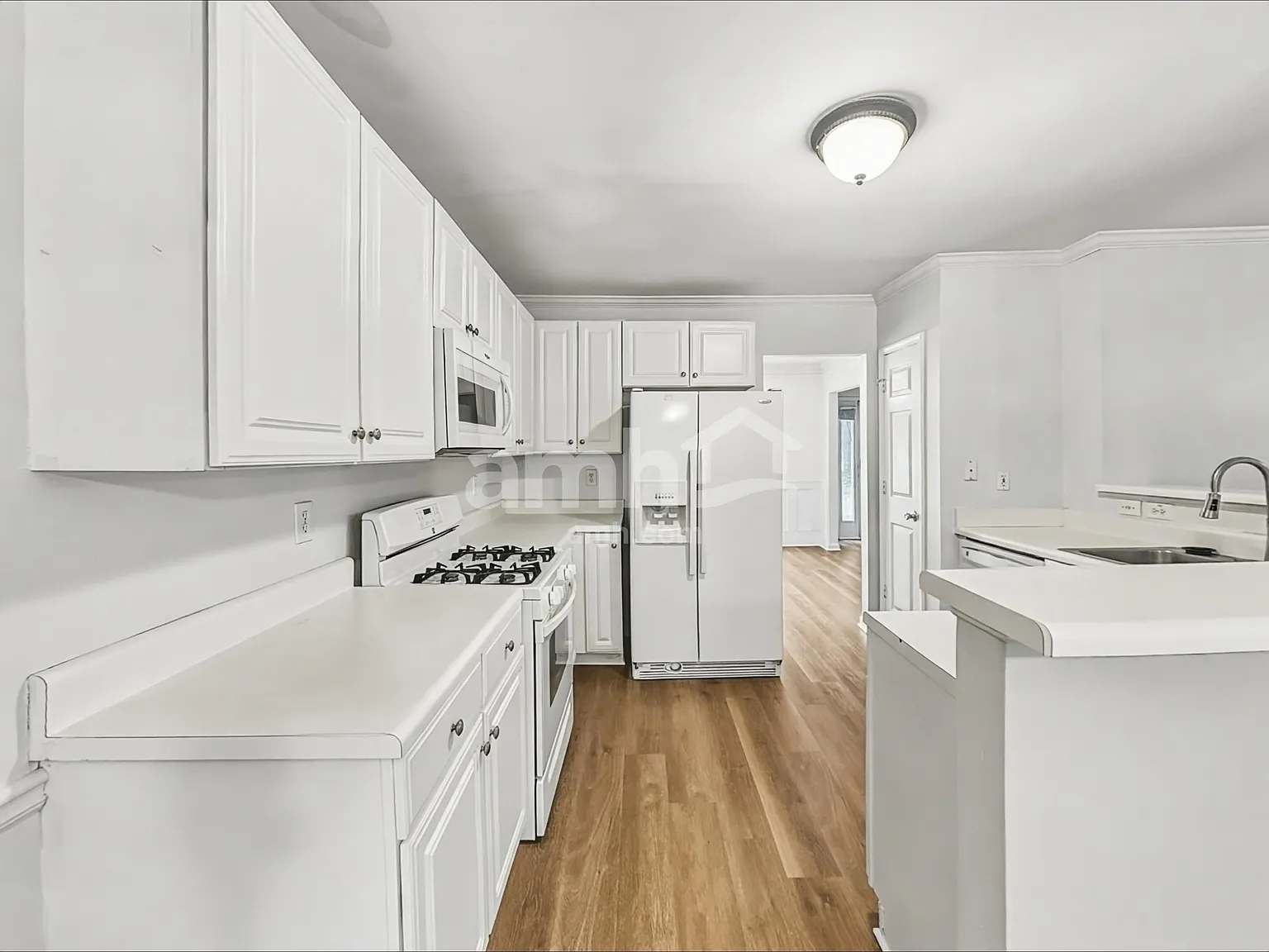 4 bed, 3.0 bath, 2052 sqft, $2,645 — Photo 4