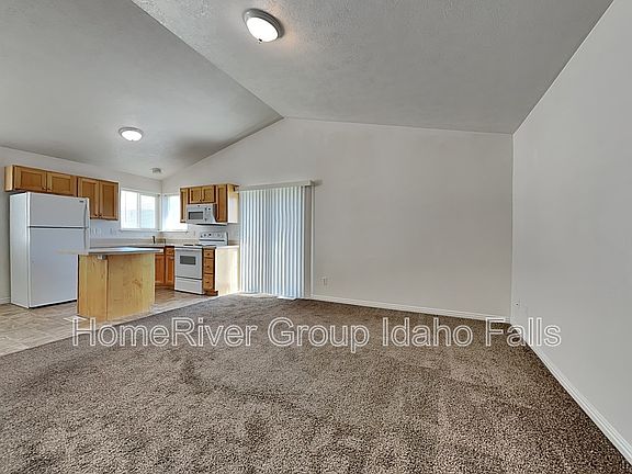 3rd image of 3693 Deloy Dr APT B
