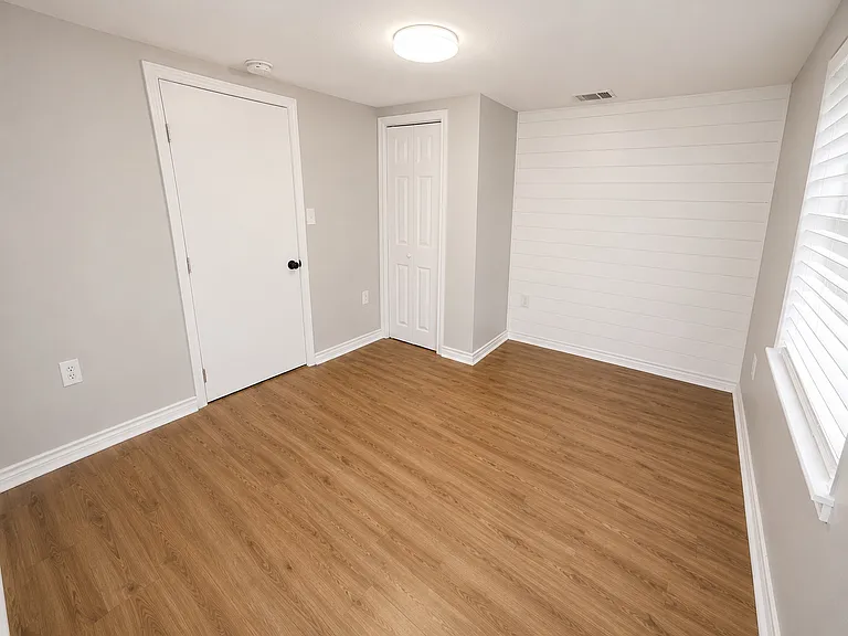 408 Soward Ave — Photo 8