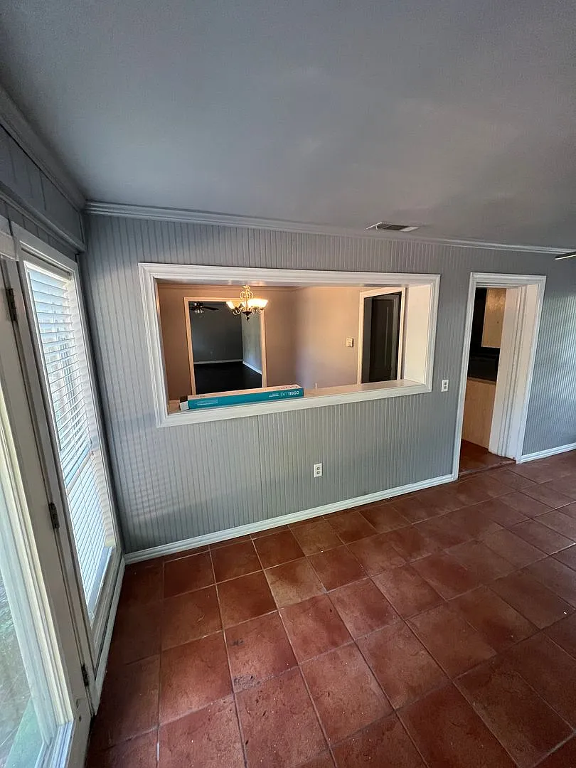 Massive 3/bed, 2 bath, newly updated! — Photo 4