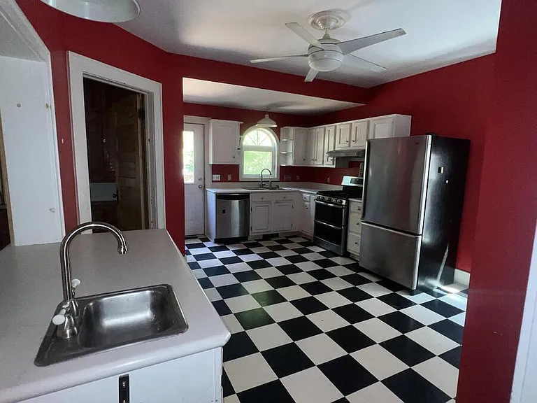 935 Westcott St — Photo 10