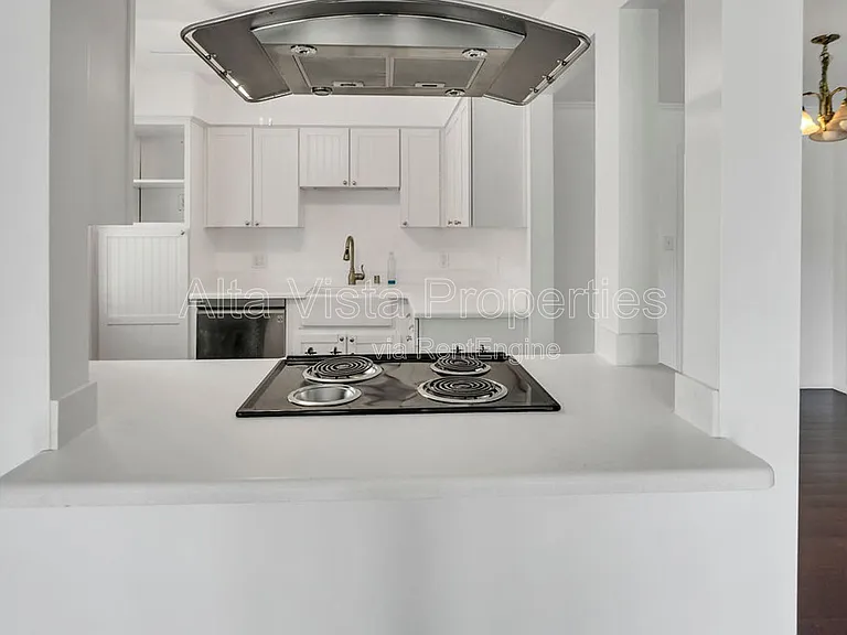 5357 La Jolla Blvd — Photo 7