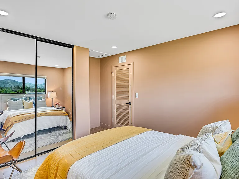 1080 River Dr — Photo 21