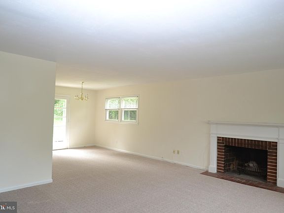 3rd image of 7115 Enterprise Ave