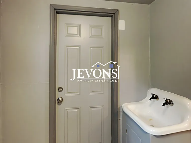 1017 E Spruce St #1/2 — Photo 15