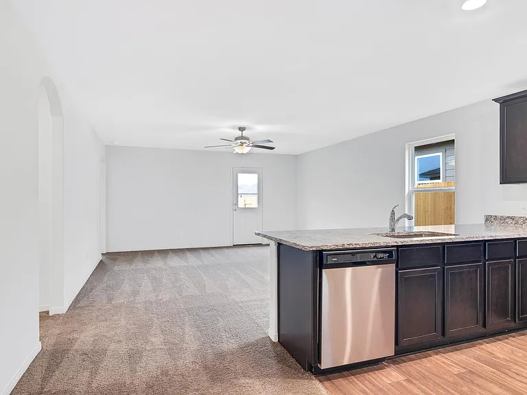 112 Allington Cir — Photo 3