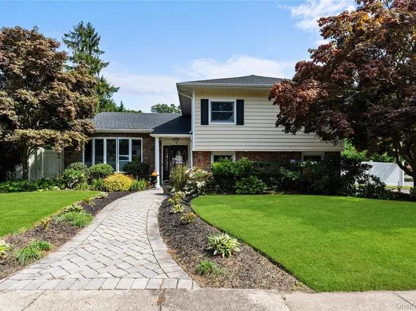 71 Roosevelt Drive, East Norwich, NY 11732
