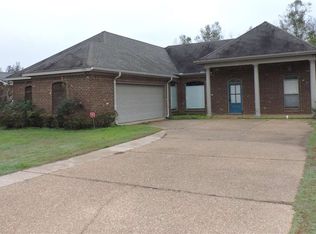 121 Carriage Ln, Florence, MS 39073