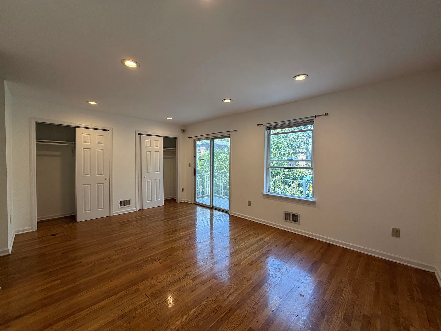 3 bed, 2.0 bath, $3,000 — Photo 2