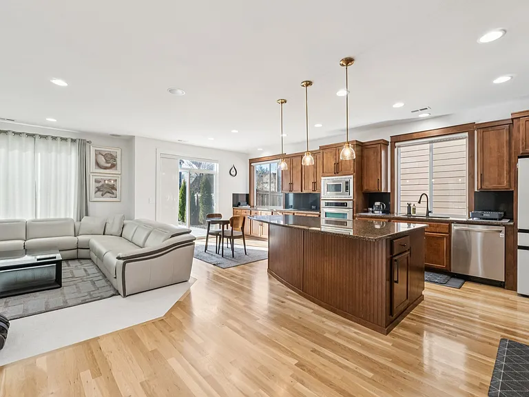 21011 SE 6th Pl — Photo 15