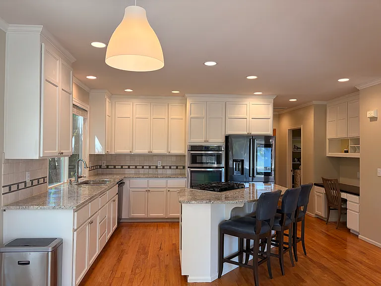 21203 SE 34th St — Photo 10
