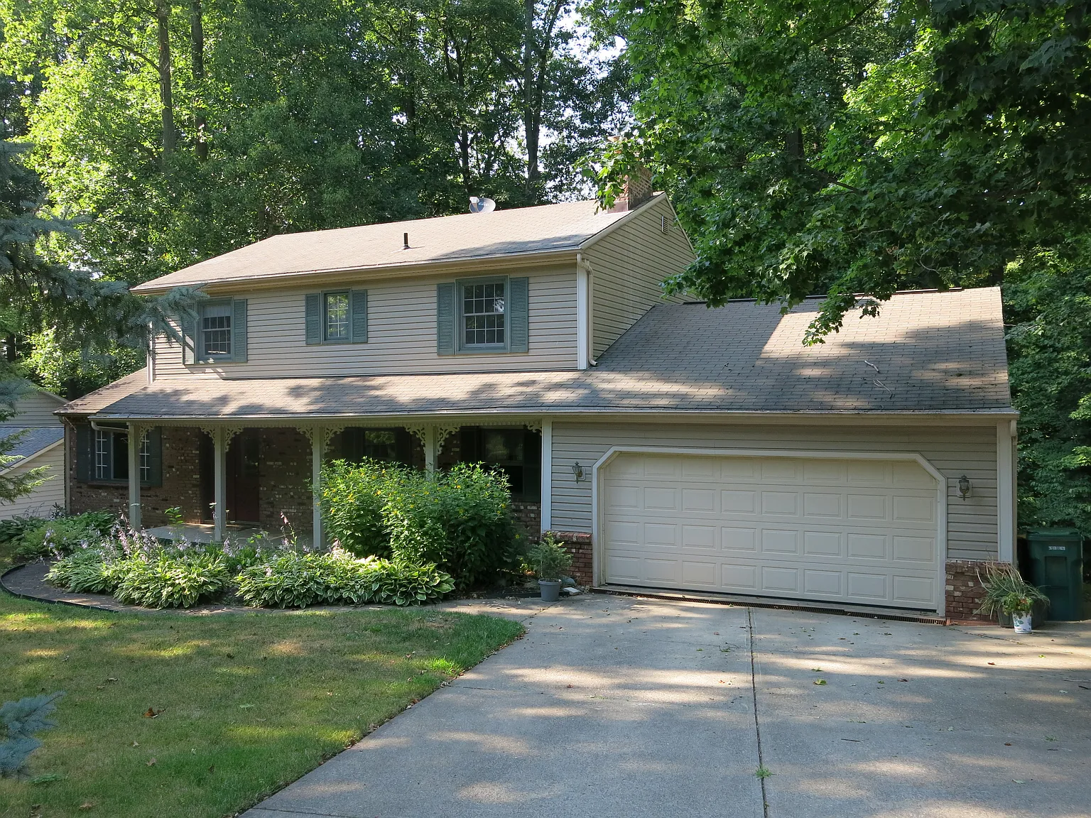 7275 Ledgewood Dr photo 1