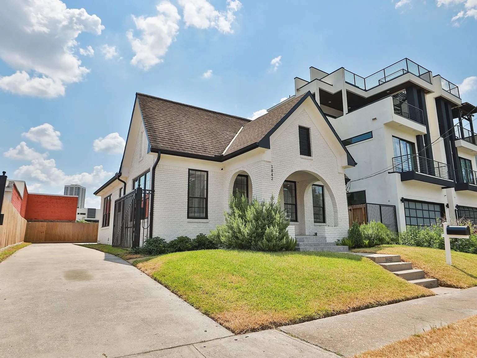 3 bed, 2.0 bath, 1300 sqft, $2,900 — Photo 4