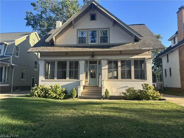 15426 Clifton Blvd, Lakewood, OH 44107