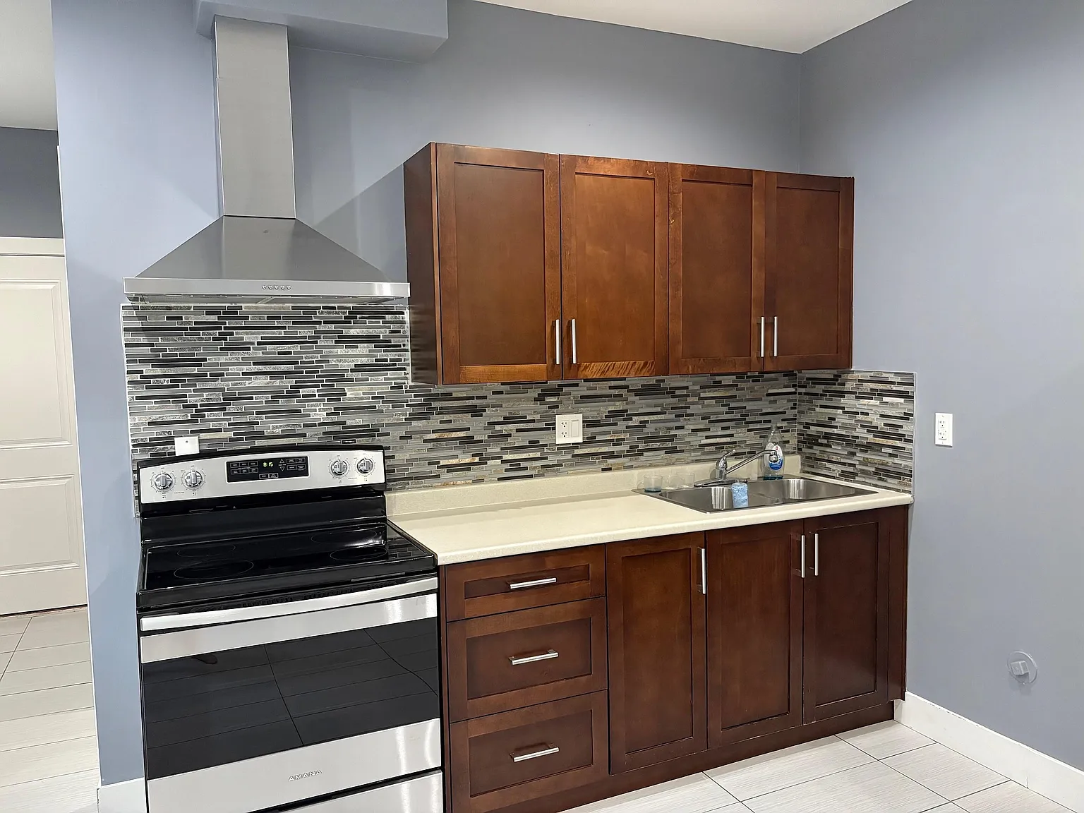 2 bed, 650 sqft, $2,100 — Photo 2