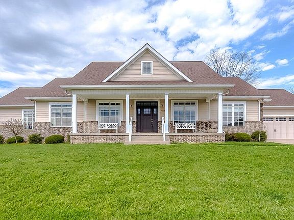 2nd image of 1408 Clubhouse Ln