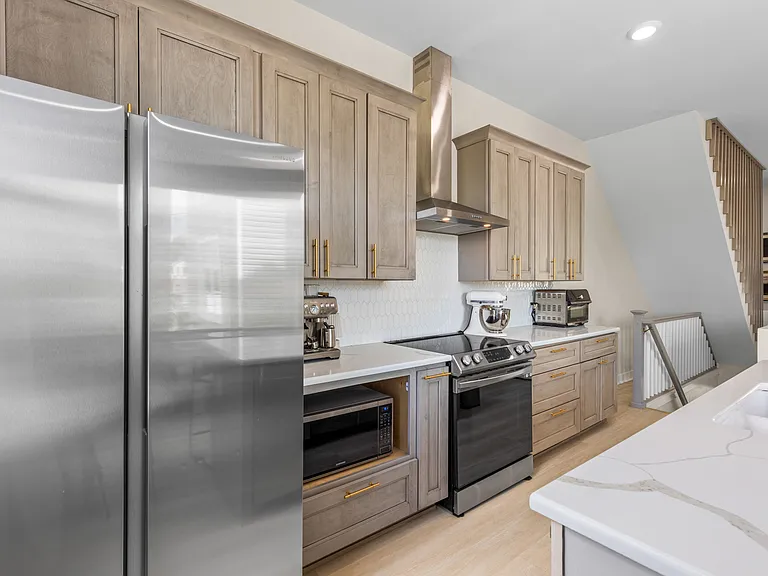 1255 W Pike St — Photo 16