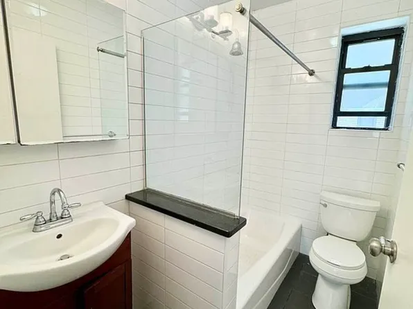 2355 East 12th Street 4V image 4 of 4