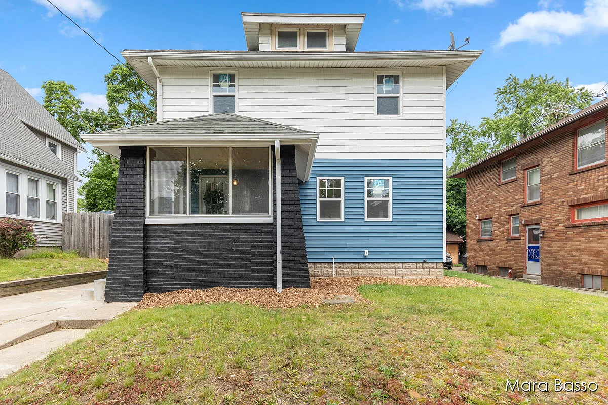 1136 Neland Ave SE photo 1