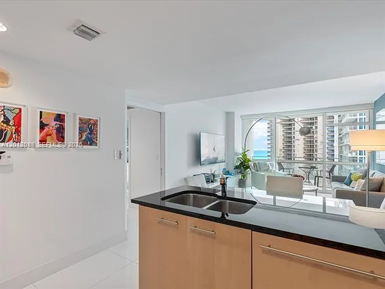 6801 Collins Ave #1208 — Photo 6