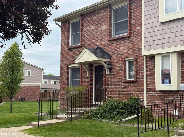 20016 N Great Oaks Cir, Clinton Township, MI 48036