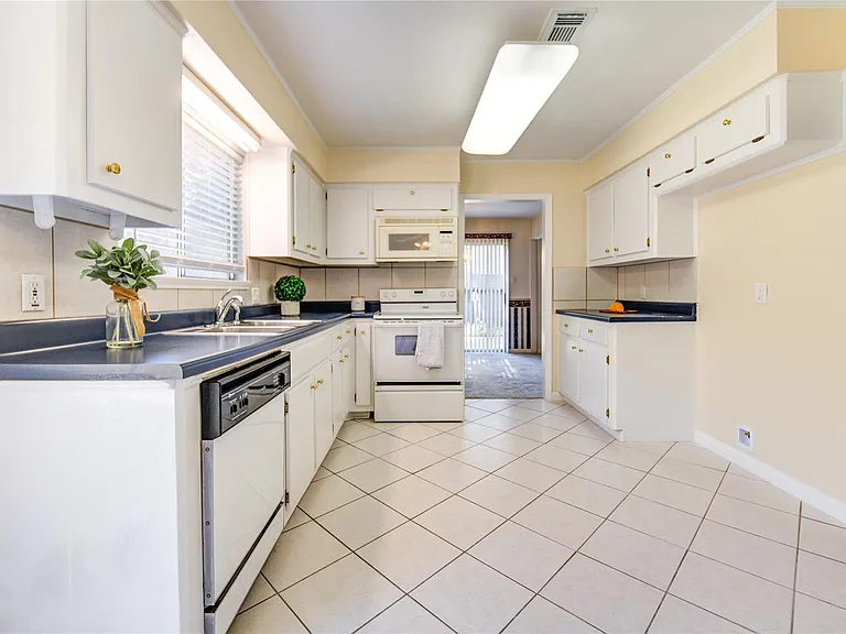 1927 Ash Meadow Dr — Photo 15