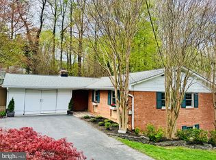 9321 Glenbrook Rd, Fairfax, VA 22031