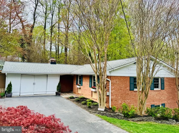 9321 Glenbrook Rd, Fairfax, VA 22031